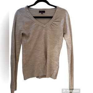 Size M Women’s long sleeve V Neck light weight pullover in beige.
